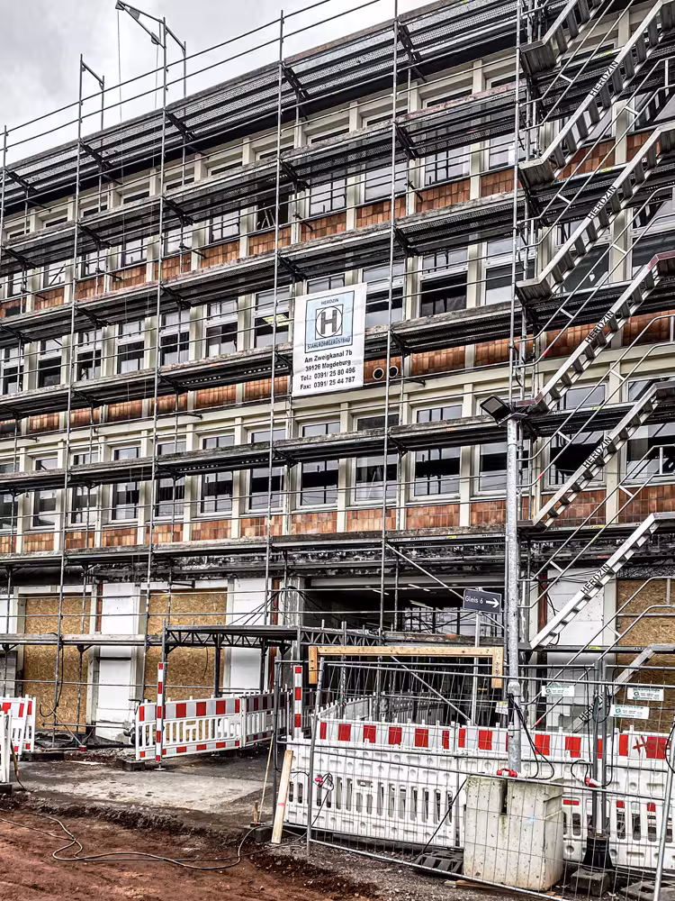 Gerüst an Hausfassade